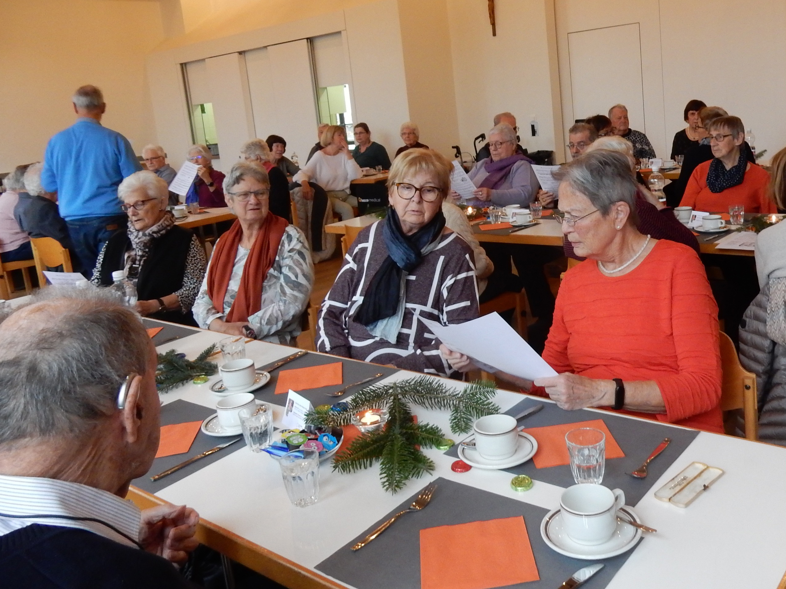 Besinnliche Advents-Lieder und eine humorvolle Weihnachtsgeschichte