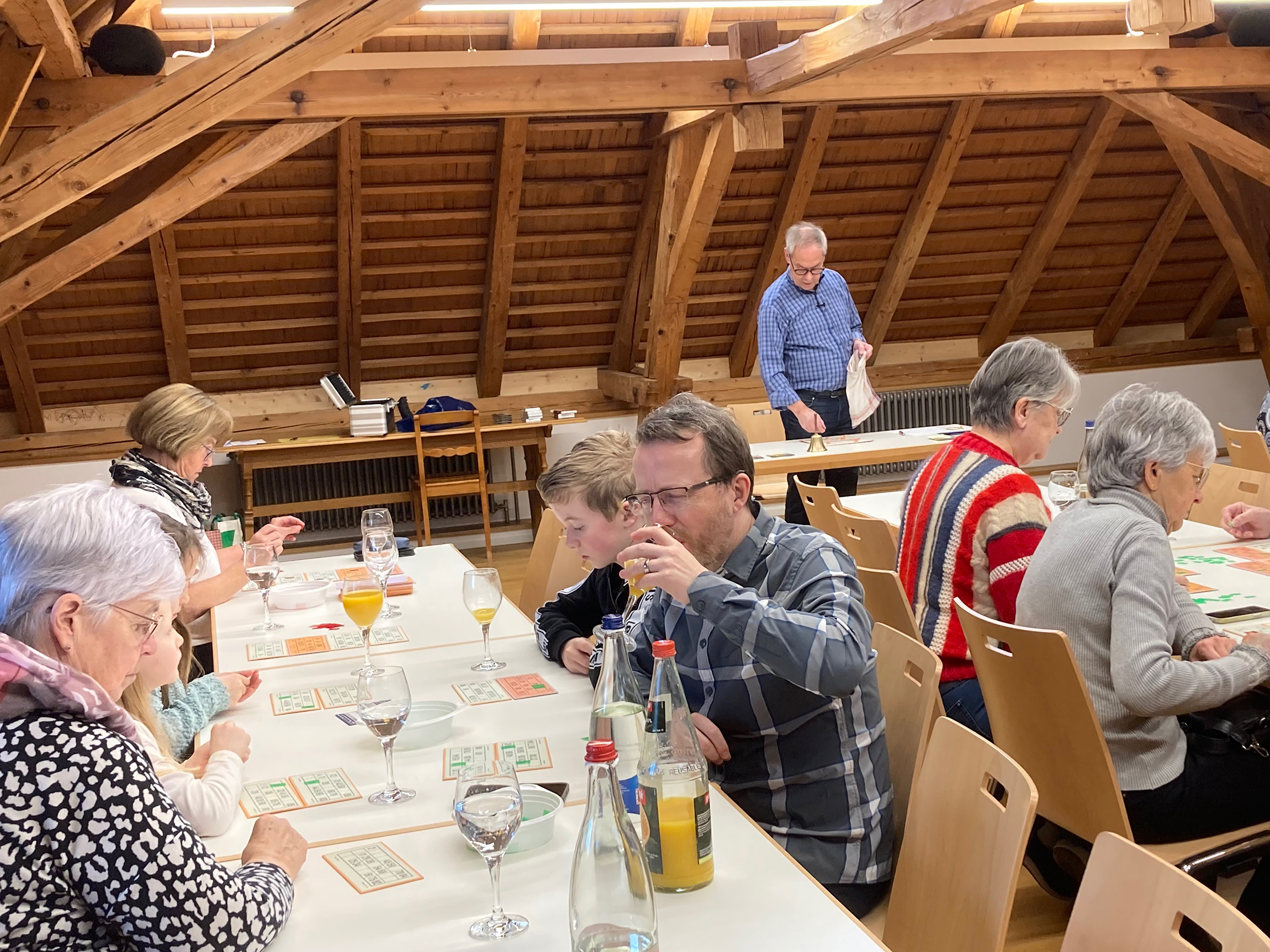 Ein Lottomatch mit Glückskindern