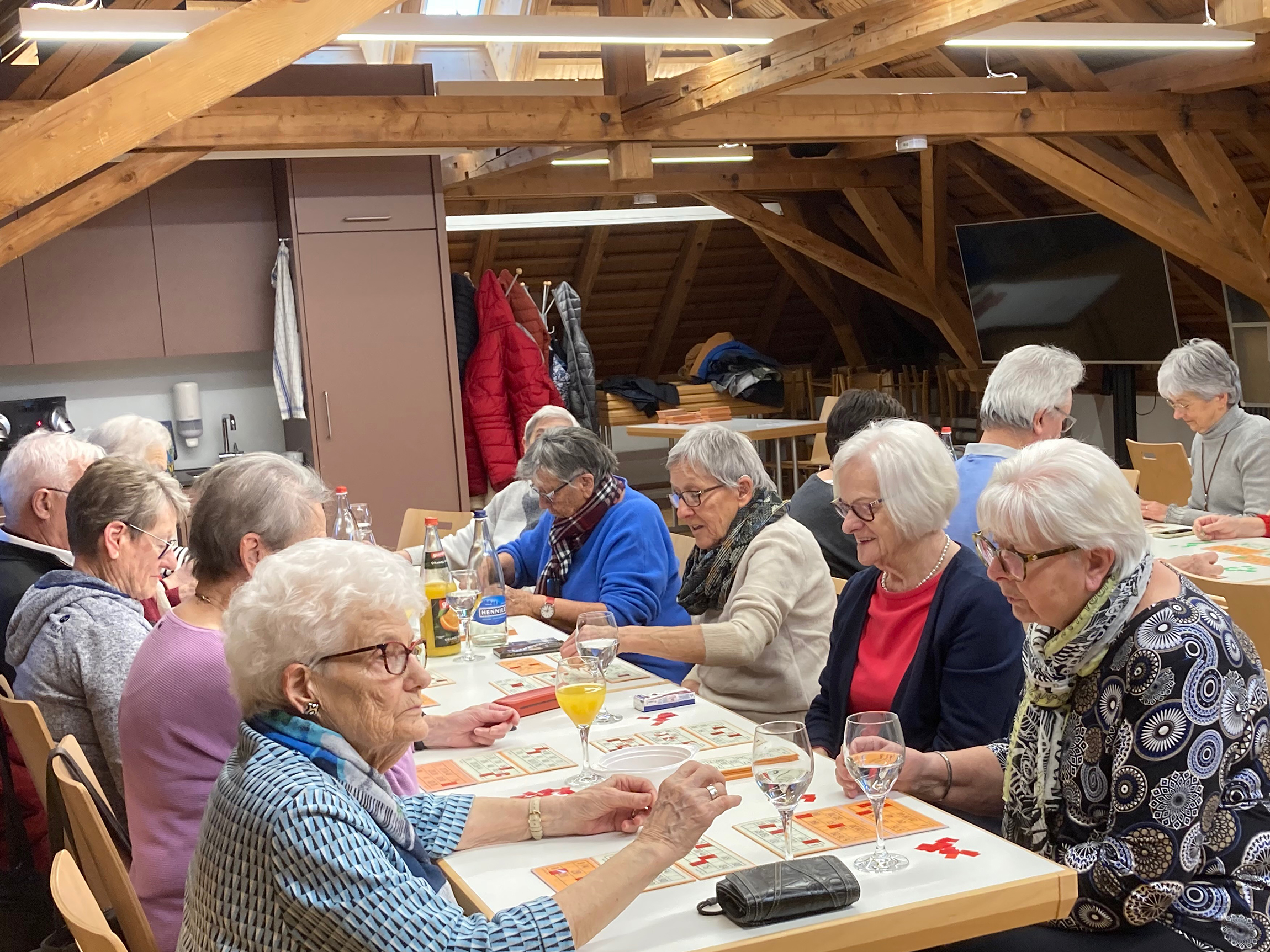 Ein Lottomatch mit Glückskindern