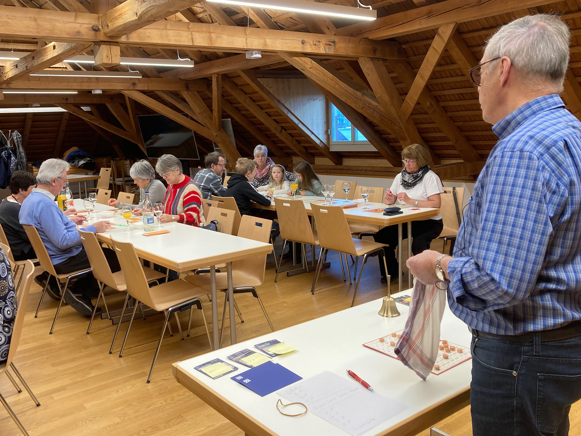 Ein Lottomatch mit Glückskindern