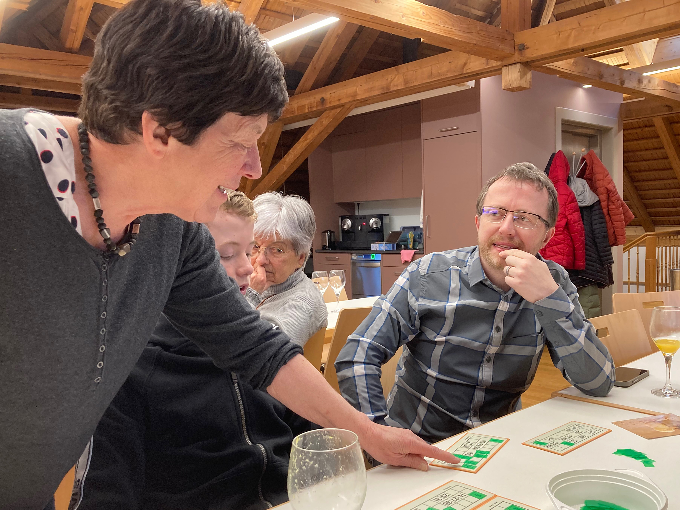 Ein Lottomatch mit Glückskindern