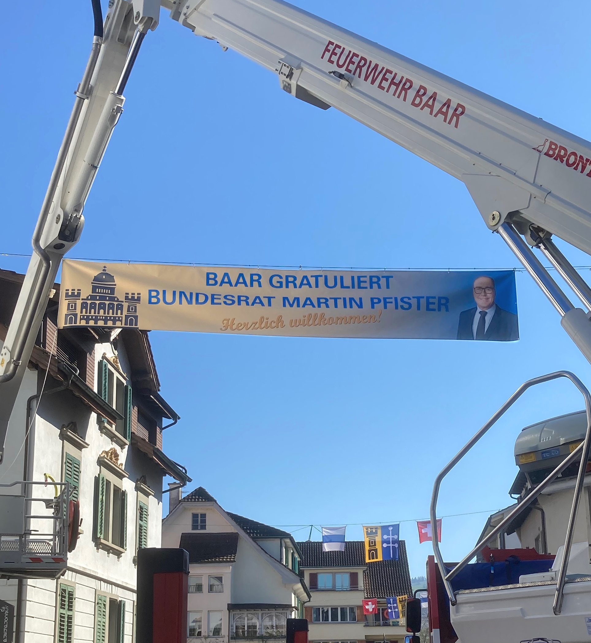 Fondue-Essen bei frühlingshaften Temperaturen