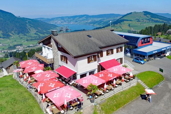 In fröhlicher Gemeinsamkeit ins Hochstuckli